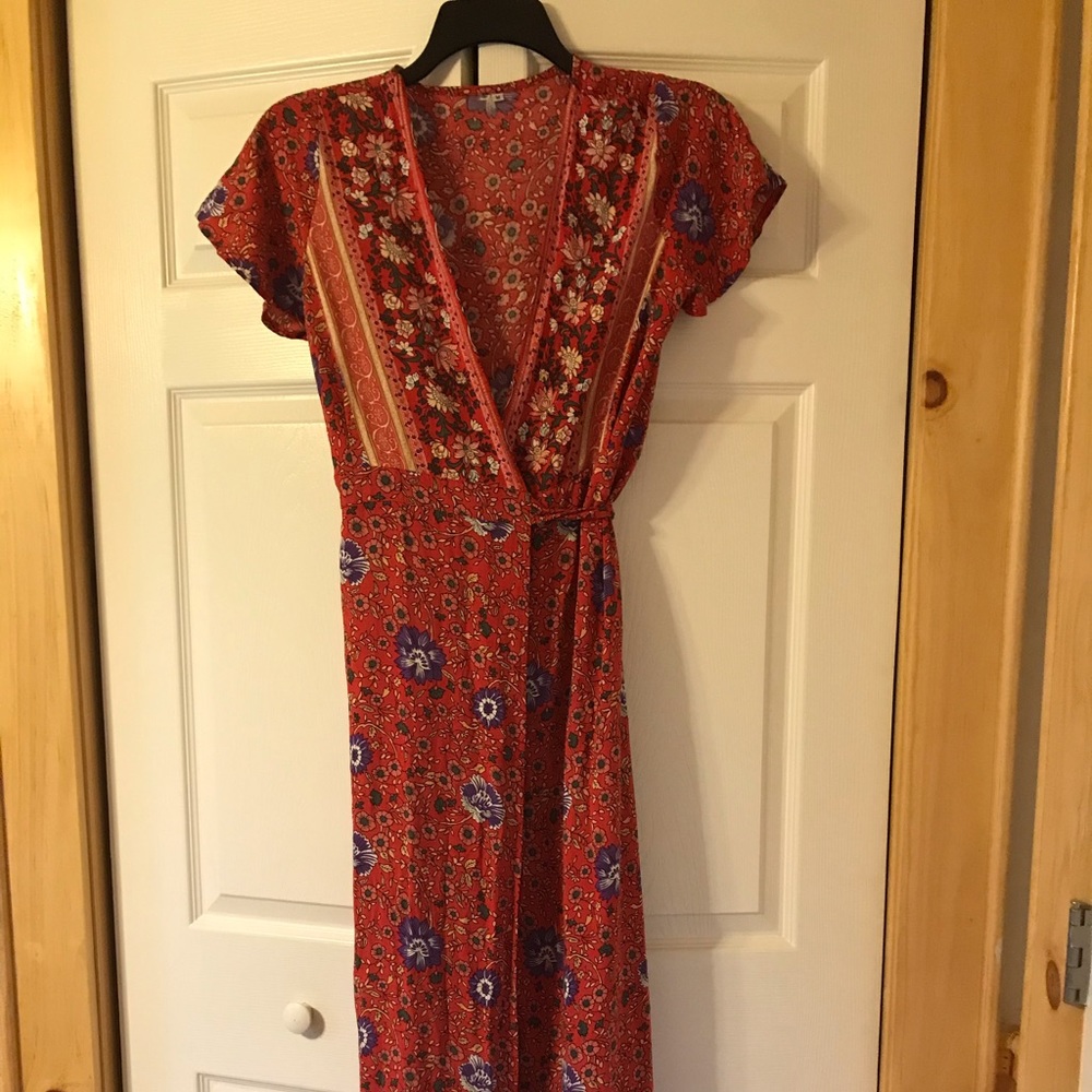 Super pretty wrap dress perfect for summer